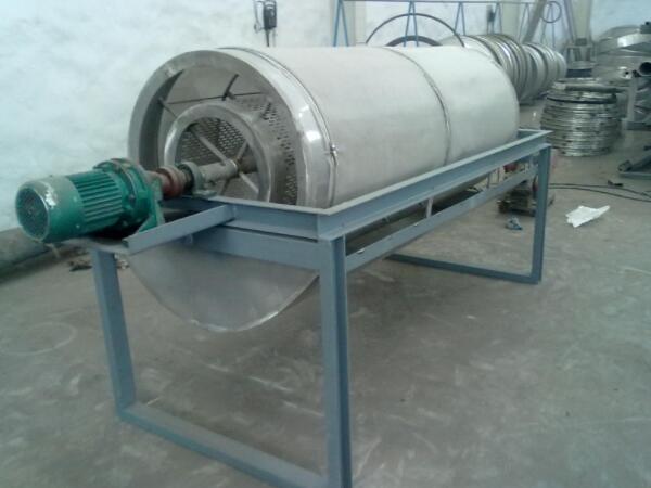 小型滾筒篩投料的時候要注意哪些問題？